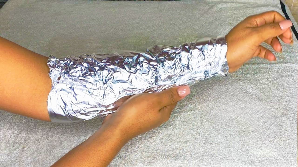 No es magia: por qué mucha gente envuelve el brazo en papel de aluminio ...