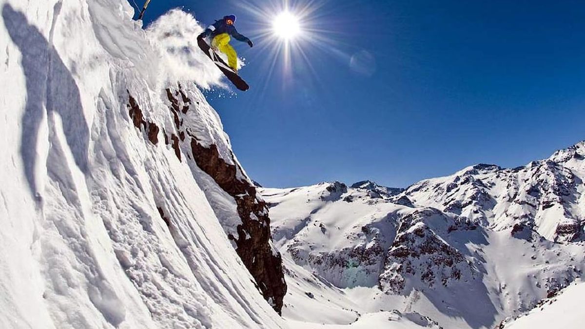 Se viene el fin de semana largo en Chile y las ofertas para los argentinos se disparan: 3 destinos para disfrutar de la nieve