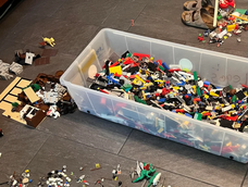 Compró una caja completa de LEGO sin saber que contenía: se encontró con más de 100 figuras de la edición de Star Wars.