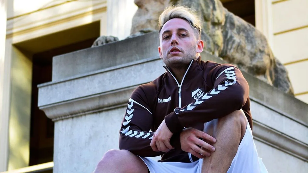 Momo, hincha fanático de Platense, cumplirá su promesa.
