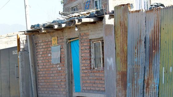 La víctima había invitado a una joven a tomar alcohol en su casa en el barrio Álvarez Condarco. Fue atacado en la vereda. | Foto: Orlando Pelichotti / Los Andes