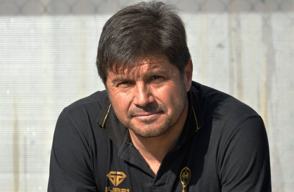 Juan Alejandro Abaurre sigue buscando la mejor forma para que Huracán LH se meta en la próxima fase. Foto: Orlando Pelichotti  / Los Andes