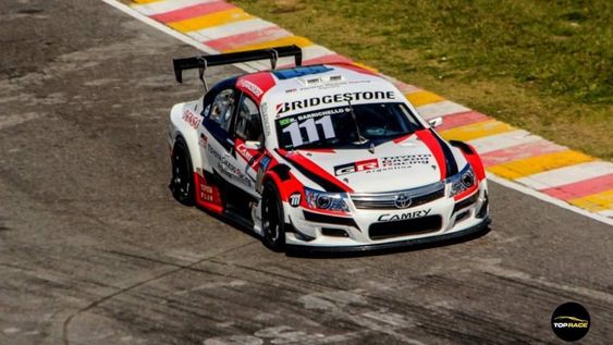 ¡Rubens Barrichello ganó en el Top Race!