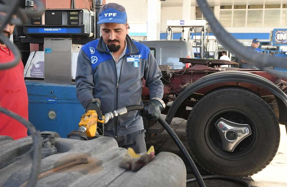 Falta de gasoil en estaciones de servicio de Mendoza, en el cual se está vendiendo por cuposRodrigo empleado de una estación de servicios ubicada en el carril Rodriguez PeñaFoto: José Gutierrez / Los Andes