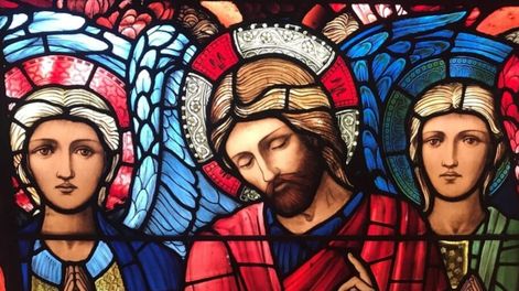 Jesús, conociendo sus pensamientos, les dijo: “¿Por qué piensan mal en sus corazones? ¿Qué es más fácil: decir ‘Se te perdonan tus pecados’, o decir ‘Levántate y anda’?