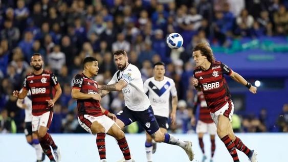 Vélez cayó goleado ante Flamengo y tiene casi los dos pies afuera de la Libertadores. / Gentileza Agustín Marcarian.