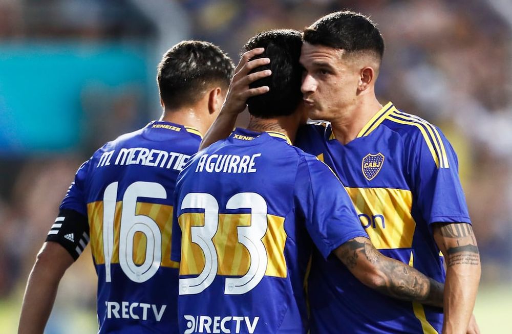 Aguirre festeja con sus compañeros el primer gol Xeneize del año /Foto: Boca