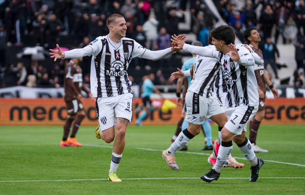 El goleador del campeonato y del Lobo sumó su gol número 14 de la temporada y el 10mo. del torneo Clausura.