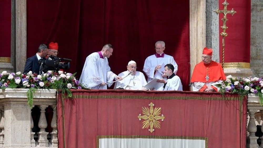 Aunque delegó su mensaje pascual, el papa le deseó felices pascuas a todos.&nbsp;
