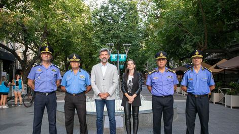 Ulpiano Suarez junto a Mercedes Rus, presentaron la nueva cúpula policial de Capital
