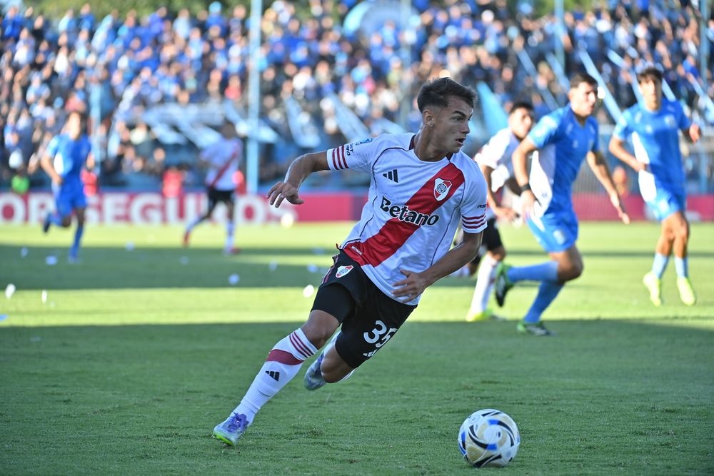 Joaquín Freitas fue otra vez titular y mostró algunos destellos de su talento.
