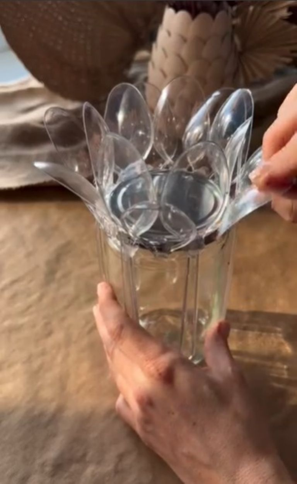 Este adorno es una gran opción para iluminar cada rincón de tu casa. Este adorno es una gran opción para iluminar cada rincón de tu casa.