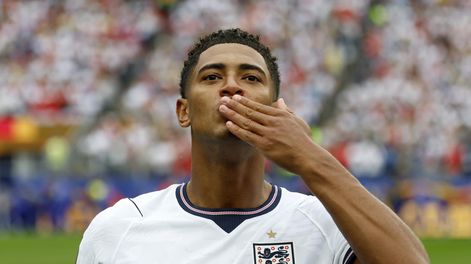 El mediocampista Jude Bellingham alcanzó un récord histórico con la selección inglesa, pero terminó el partido con una fuerte autocrítica individual.
