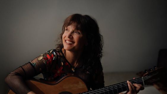 Lorena Astudillo se derrama creativamente como profesora, psicóloga y música: une todas sus cualidades en cada uno de sus proyectos.
