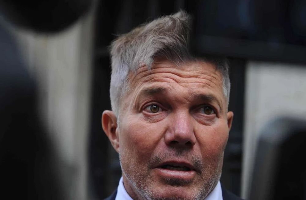 Fernando Burlando se puso a disposici&oacute;n de la familia Maradona.