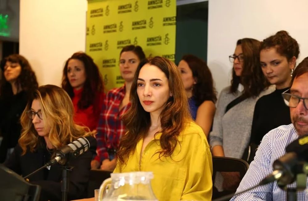 Acompañada de sus abogado, Thelma Fardin habló sobre la decisión de la Justicia de Brasil sobre Juan Darthés. -Gentileza / Luciano González (Infobae)