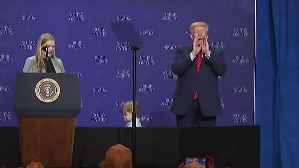 Trump le tiró una chicana a Joe Biden tras salvar a un niño de una caída.