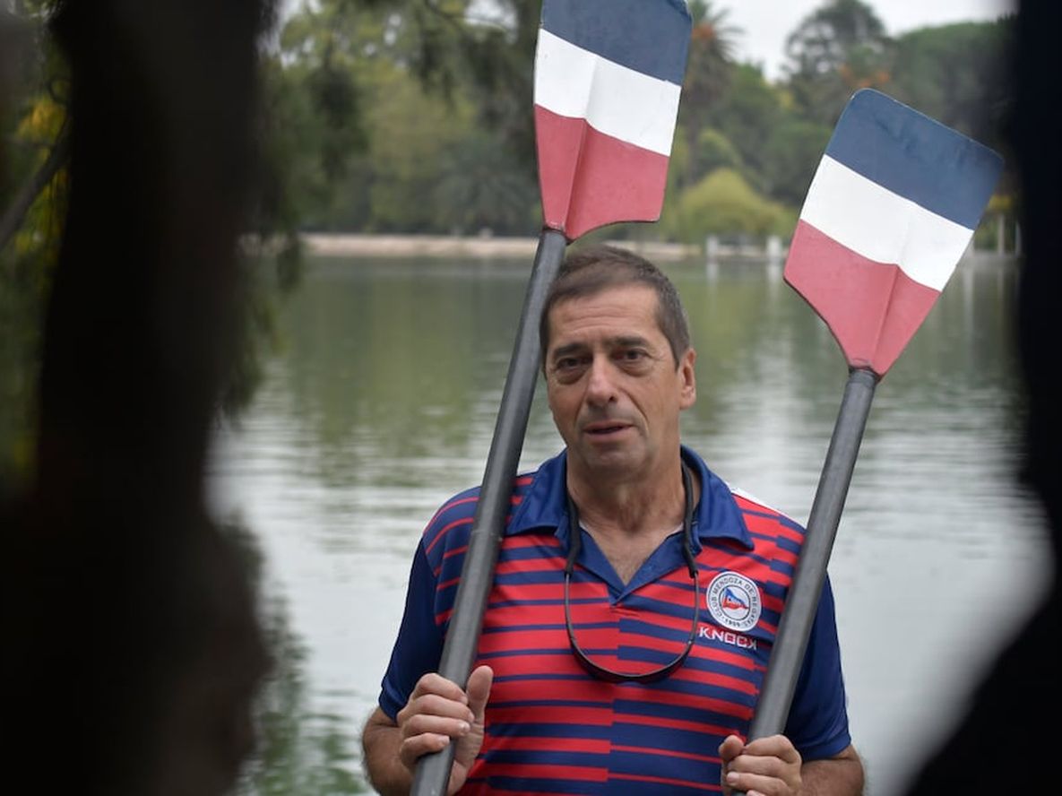 Pablo Scuri, entrenador que tiene a cargo la escuela de Remo en el Club Mendoza Regatas. / Orlando Pelichotti-Los Andes