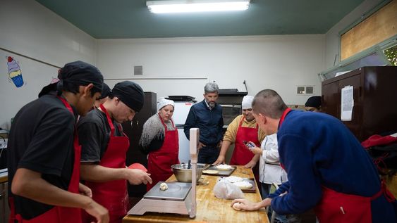 El intendente visitó a chicos y chicas de la Escuela de Educación Especial Daniel Fernández González