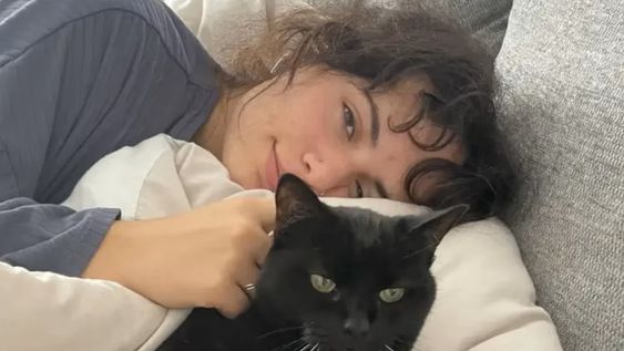La bella durmiente de la vida real: tiene el síndrome de Kleine-Levin y puede dormir durante semanas. Foto: Kennedy News.