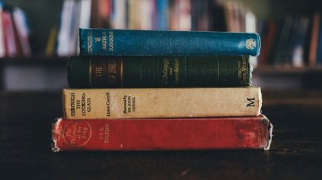 Darles una nueva vida a los libros antiguos que ya no se leen es un recurso original y seguro para cumplir un rol inesperado.