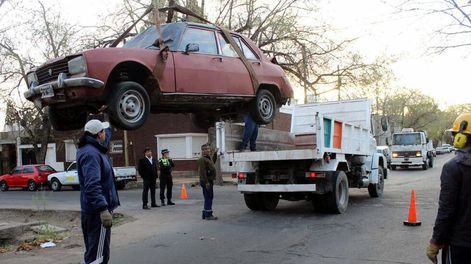 Guaymallén: retiran autos abandonados