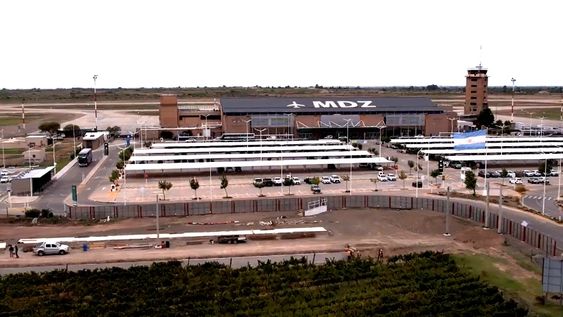 La autorización comprende sectores de la red ferroviaria nacional y fija condiciones específicas para continuar con las obras hacia el aeropuerto.