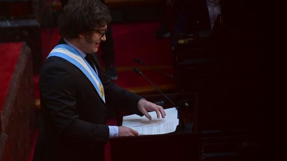 El presidente Javier Milei exhortó a los legisladores a que definan de qué lado de la historia quieren quedar en el debate por el Presupuesto 2025. Foto: Maxi Luna / NA