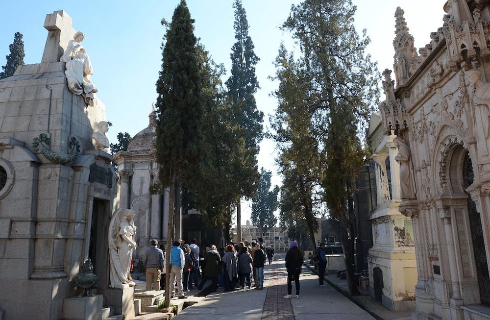 Ladrón del descanso eterno: cayó en el cementerio de Capital robando bronce. | Foto: Los Andes