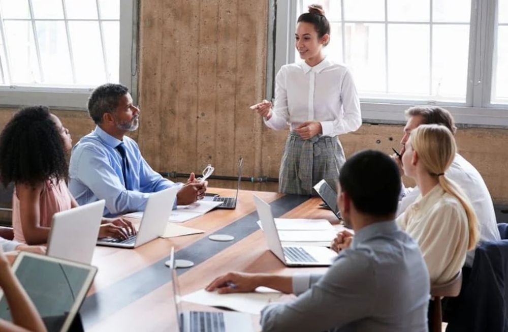 Los jóvenes entre 24 y 30 años abandonan sus empleos si no encuentran ciertas características en la estructura de la empresa.