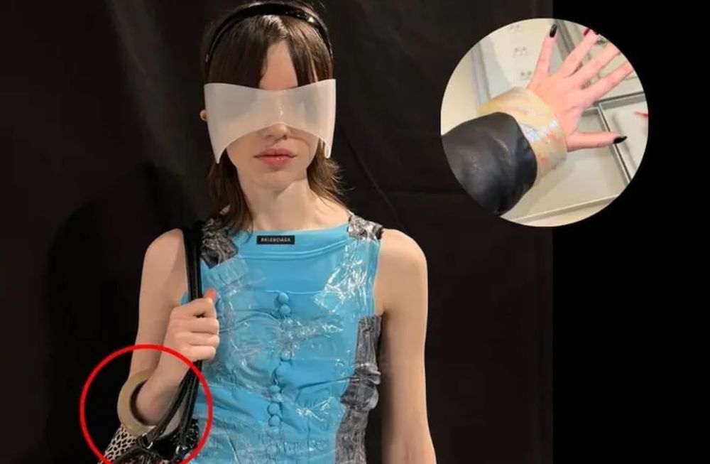 ¿Moda de lujo? Esta es la insólita pulsera de Balenciaga hecha con un rollo de cinta.