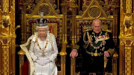 La Reina Isabel II, de 94 años, y su esposo Felipe, de 99, fueron vacunados contra el nuevo coronavirus