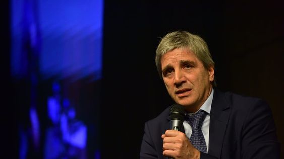 El ministro de Economía de la Nación, Luis Caputo disertó en la Bolsa de Comercio de Córdoba, en el marco del habitual “Ciclo de coyuntura”. (José Gabriel Hernández / La Voz)