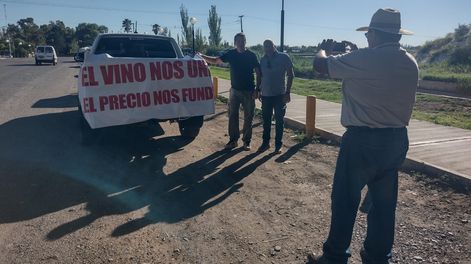 Productores reunidos en San Martin marcharán hasta Casa de Gobierno en reclamo de mejores precios para su producción.&nbsp;