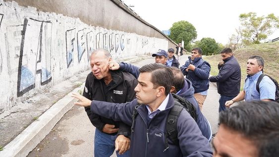 Sergio Berni habló con los colectiveros que le pegaron y aceptó sus disculpas. / Foto: Failla/ Clarín