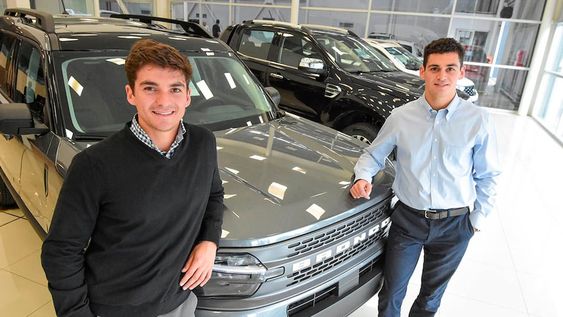 Mauricio e Ignacio Goldstein son los representantes de la tercera generación de una empresa con 56 años de trayectoria. Los empresarios explican que la energía, la tecnología y el poder de adaptación son las marcas que impulsan su época. Foto: Mariana Villa / Los Andes