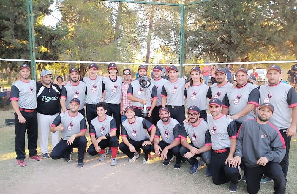 Patronato de Paraná es el nuevo campeón del Vendimia de softbol 2021. /Gentileza