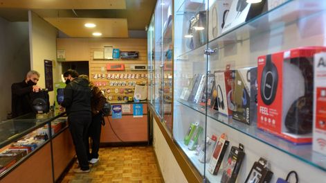 Cuántos días de trabajo se necesitan para comprar tecnología