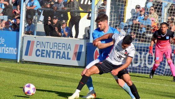 El Deportivo Maipú juega ante Estudiantes de Río Cuarto por la fecha 32 de la Primera Nacional.