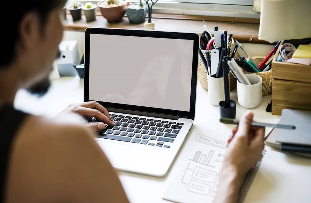 Según el empresario mexicano, es oportuno que las personas marginadas se incorporen al mercado económico. Con una buena educación que los sustente.