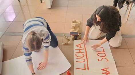 Los Andes | Estudiantes de la UNCuyo siguen en pie de guerra para defender el financiamiento universitario. Como en otras universidades del país, realizan una toma e hicieron una acción de visibilización en el ingreso al campus, mientras se debatía el veto a la Ley d