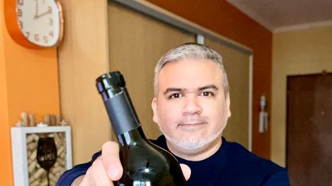 Abrimos La PuertaNos asomamos por la provincia de La Rioja y probamos un Gran Reserva Bonarda!