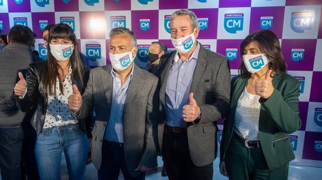 Los Andes | Mendoza 24 de julio de 2021 PolíticaHotel AconcaguaPrecandidatos Pamela Verasay, Alfredo Cornejo, Julio Cobos y Mariana JuriEl frente Cambia Mendoza presentó a sus principales precandidatos para las elecciones legislativas de septiembre y noviembre.F