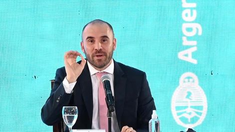 Los Andes | planteo de Argentina al FMI para reprogramar los pagos de su deuda   el ministro de Economía, Martín Guzmán en la casa del Bicentenario. 5-1-2022. (Télam)