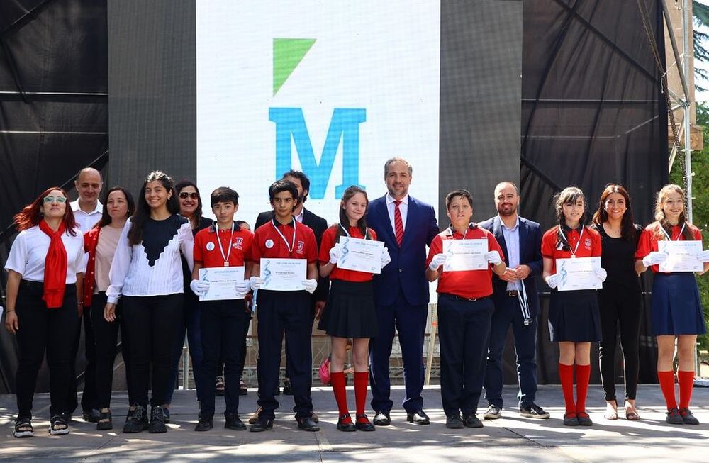 Maipú reconoció a más de 700 abanderados, abanderadas y escoltas