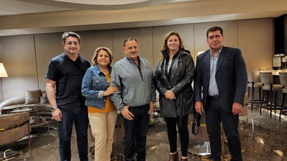 El diputado Ricardo Herrera (a la izquierda) junto al gobernador riojano Ricardo Quintela (al centro) y los diputados Sergio Casas, Hilda Aguirre y Gabriela Pedrali.