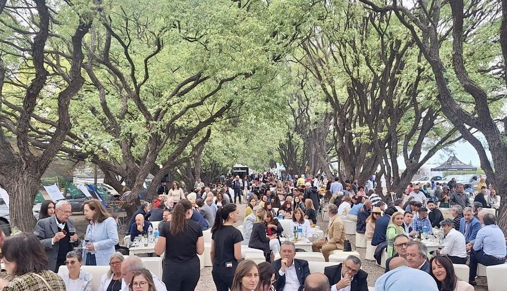 En la estación experimental del INTA, en Luján de Cuyo, se desarrolló la 14ª edición del Almuerzo de los Productores. Evento organizado por la Coviar que ya forma parte de los eventos de Vendimia.&nbsp;&nbsp;