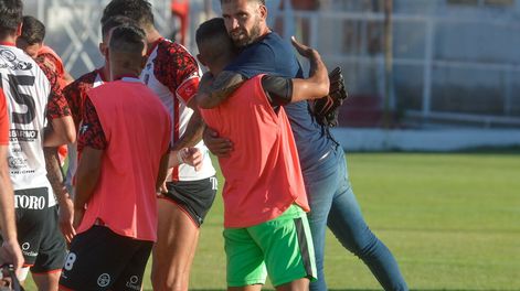Los Andes | A UN PASO DE LA GLORIA. Matías Minich, el joven entrenador de 37 años se ilusiona con el ascenso y la posibilidad de dirigir a Fadep en el Torneo Federal A.