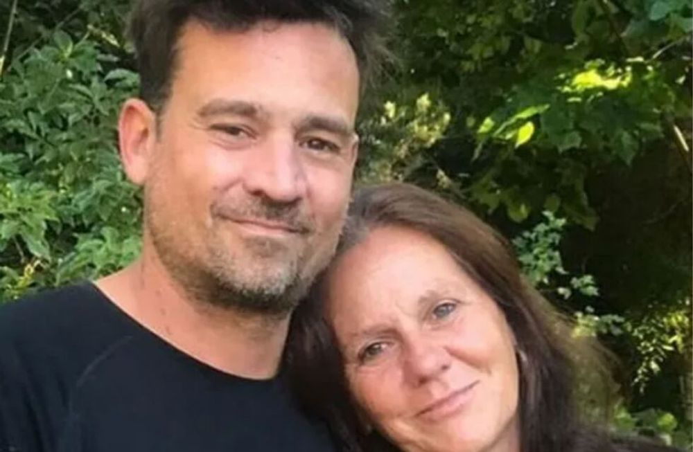 Chano Charpentier junto a su madre.