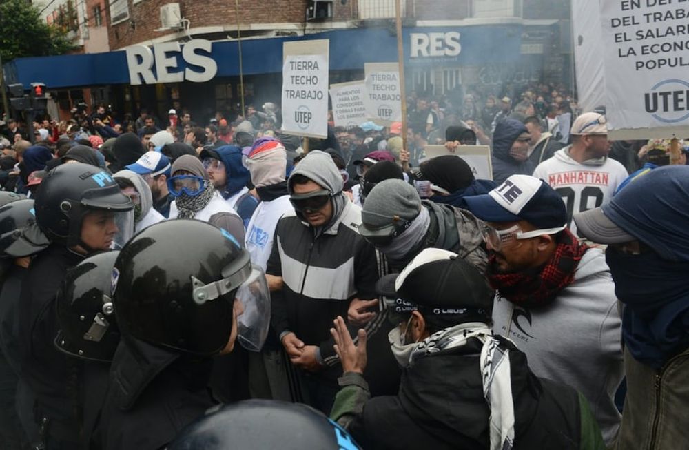 Tensión en Olivos por la marcha piquetera: policía logró dispersar a los manifestantes que se dirigían a la quinta presidencial. Foto: gentileza Clarín.